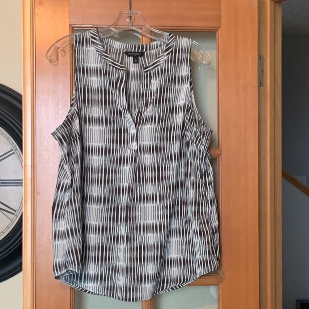 Banana Republic Women's Gray & White v-neck Tank Blouse, Size L - Picture 2 of 6